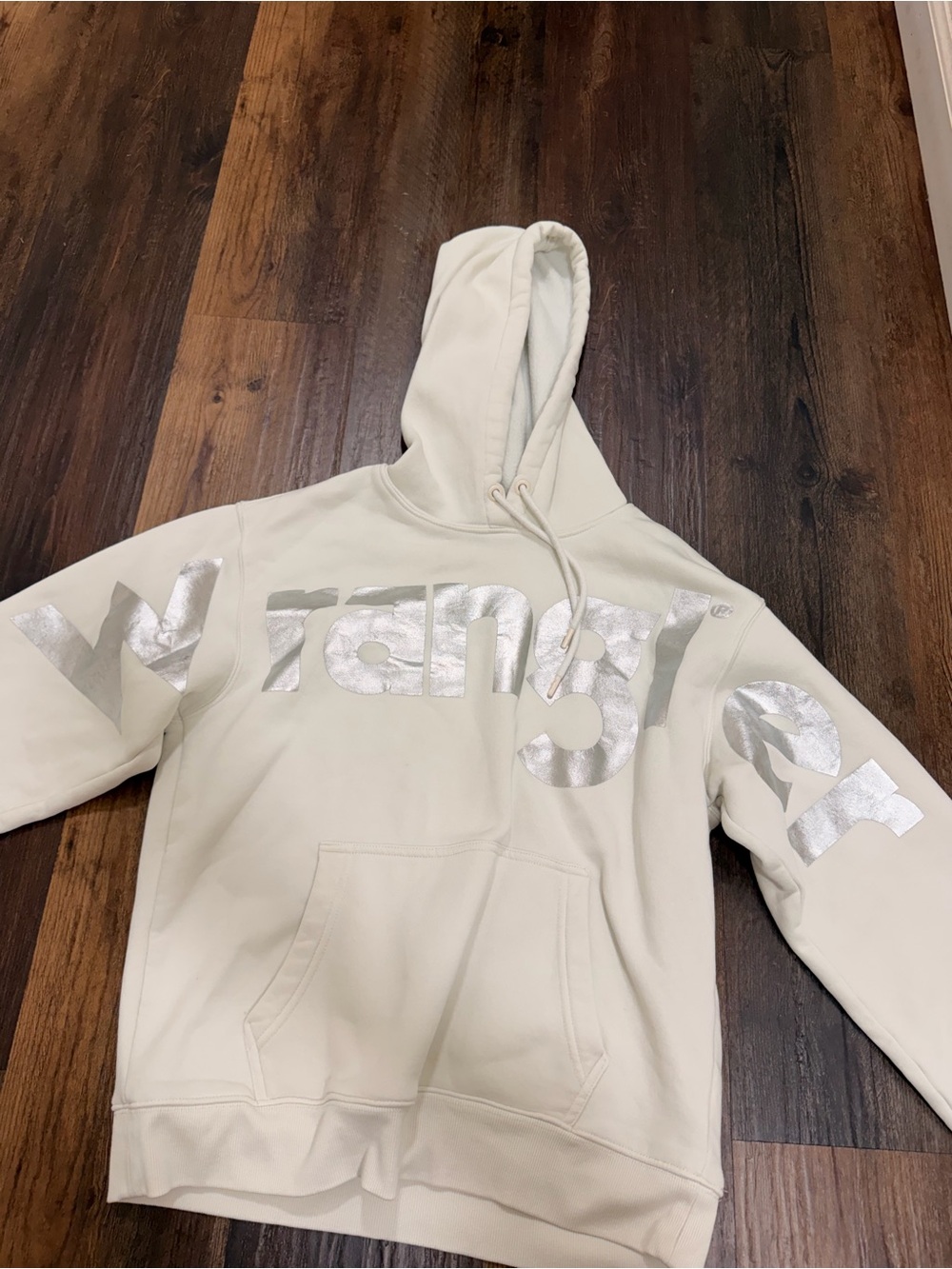 Wrangler Retro Cream Pullover Hoodie with Silver Logo Accent